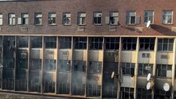 جوهانسبرغ.. حريق بمبنى من خمسة طوابق يخلف 73 قتيلا 