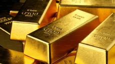 الذهب يواصل الصعود ويتجه لمكاسب أسبوعية قوية بسبب تراجع الدولار الأمريكي