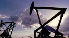 أسعار النفط تتراجع وسط تقييم المخاطر الجيوستراتيجية