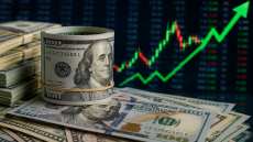 الدولار يواصل الصعود قرب أعلى مستوياته في ستة أسابيع بفعل رهانات رفع الفائدة