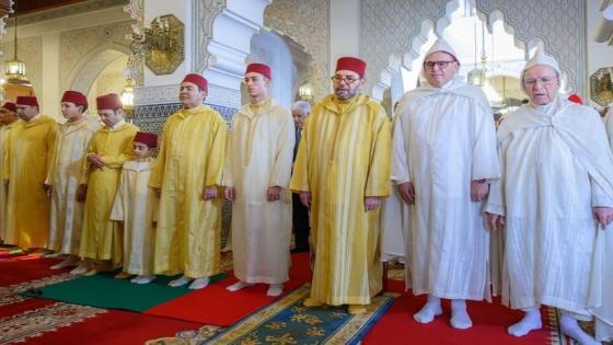 جلالة الملك يؤدي صلاة عيد الفطر ويتقبل التهاني