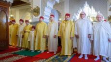 أمير المؤمنين يؤدي صلاة عيد الفطر بمسجد أهل فاس بالرباط ويتقبل التهاني