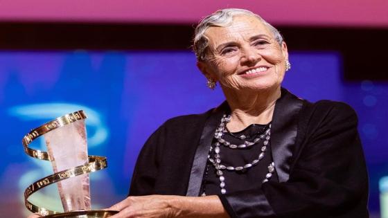 المخرجة المغربية “فريدة بنليزيد” تكرم بالمهرجان الدولي للفيلم بمراكش