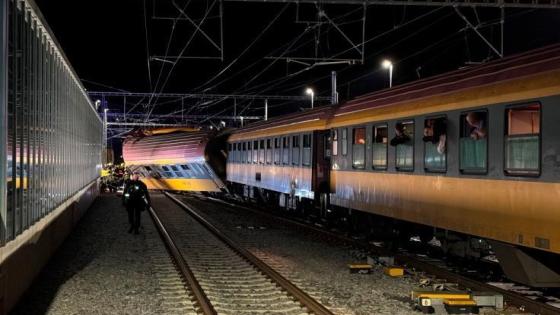 مصرع أربعة أشخاص وإصابة آخرين بجروح في حادث إصطدام قطارين بالتشيك