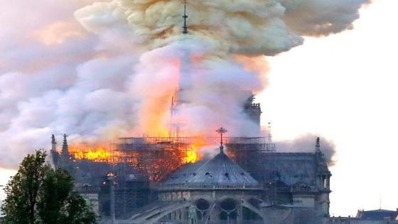 اندلاع حريق كارثي في كاتدرائية نوتردام التاريخية بباريس