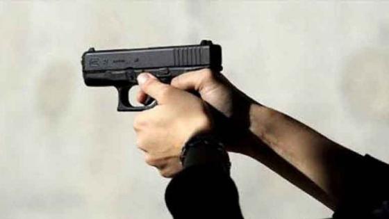 ضابط أمن بمكناس يستعمل سلاحه الوظيفي لتوقيف شخص عرض أحد المواطنين لاعتداء خطير