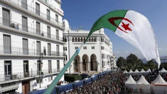 الجزائر… خروج آلاف المتظاهرين للمطالبة برحيل النظام السياسي 