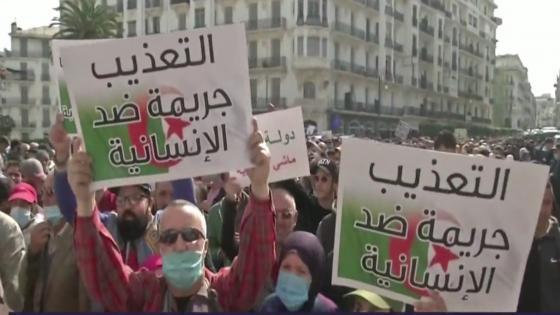 آلاف الجزائريين يخرجون إلى الشوارع معبرين عن إرادتهم مواصلة النضال السلمي