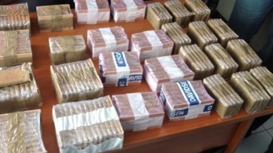 أمن البيضاء يوقف سائق سيارة أجرة لتورطه في حيازة وترويج المخدرات