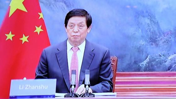 رئيس الجمعية الوطنية الشعبية الصينية يشيد بريادة جلالة الملك في مكافحة جائحة كورونا