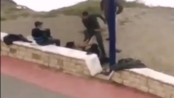 التحقيق في مقطع فيديو يوثق تعنيف شخص بزي وظيفي لشاب بالمضيق