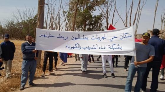 شيشاوة… ساكنة جماعة سيدي المختار يحتجون لأجل الربط بالماء والكهرباء