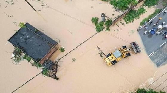 الصين: مصرع 30 شخصا عقب هطول أمطار غزيرة بسبب إعصار بمدينة تسيشينغ