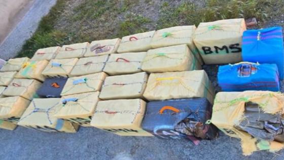 توقيف متورطين في ترويج المخدرات وحجز 865 كلغ من الشيرا بضواحي الرباط