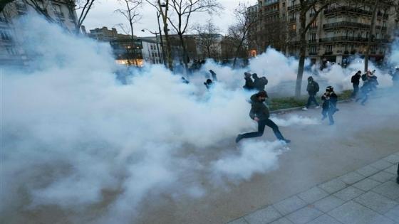 فرنسا.. الإضرابات العمالية تربك النشاط الإقتصادي والحياة اليومية