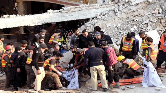 باكستان.. مقتل 32 في إنفجار داخل مسجد في بيشاور