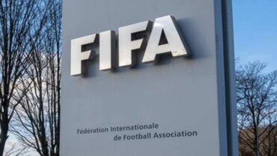 “فيفا” تعلن عن قرارات جديدة بشأن صحة وفترات راحة اللاعبين