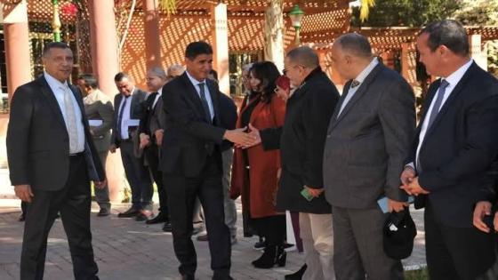 شيشاوة.. عامل الإقليم يشرف على توزيع سيارات للنقل المدرسي وسيارات للإسعاف لفائدة الجماعات