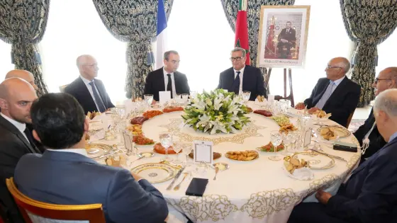 جلالة الملك يقيم مأدبة غداء على شرف الوزير الأول الفرنسي والوفد المرافق