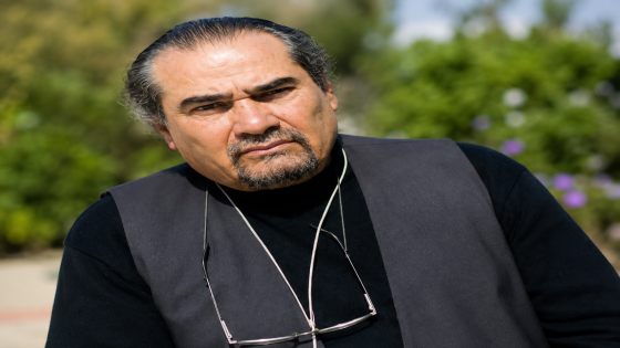 رحيل المخرج المغربي مصطفى الدرقاوي عن عمر يناهز 82 عاماً