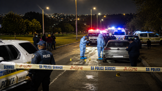 هجوم مسلح دامٍ شرق جوهانسبورغ يخلف 12 قتيلاً و9 جرحى والشرطة تطارد الجناة