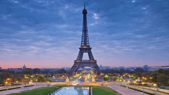 فرنسا تفرض الإغلاق التام لمدة شهر في باريس ومناطق أخرى
